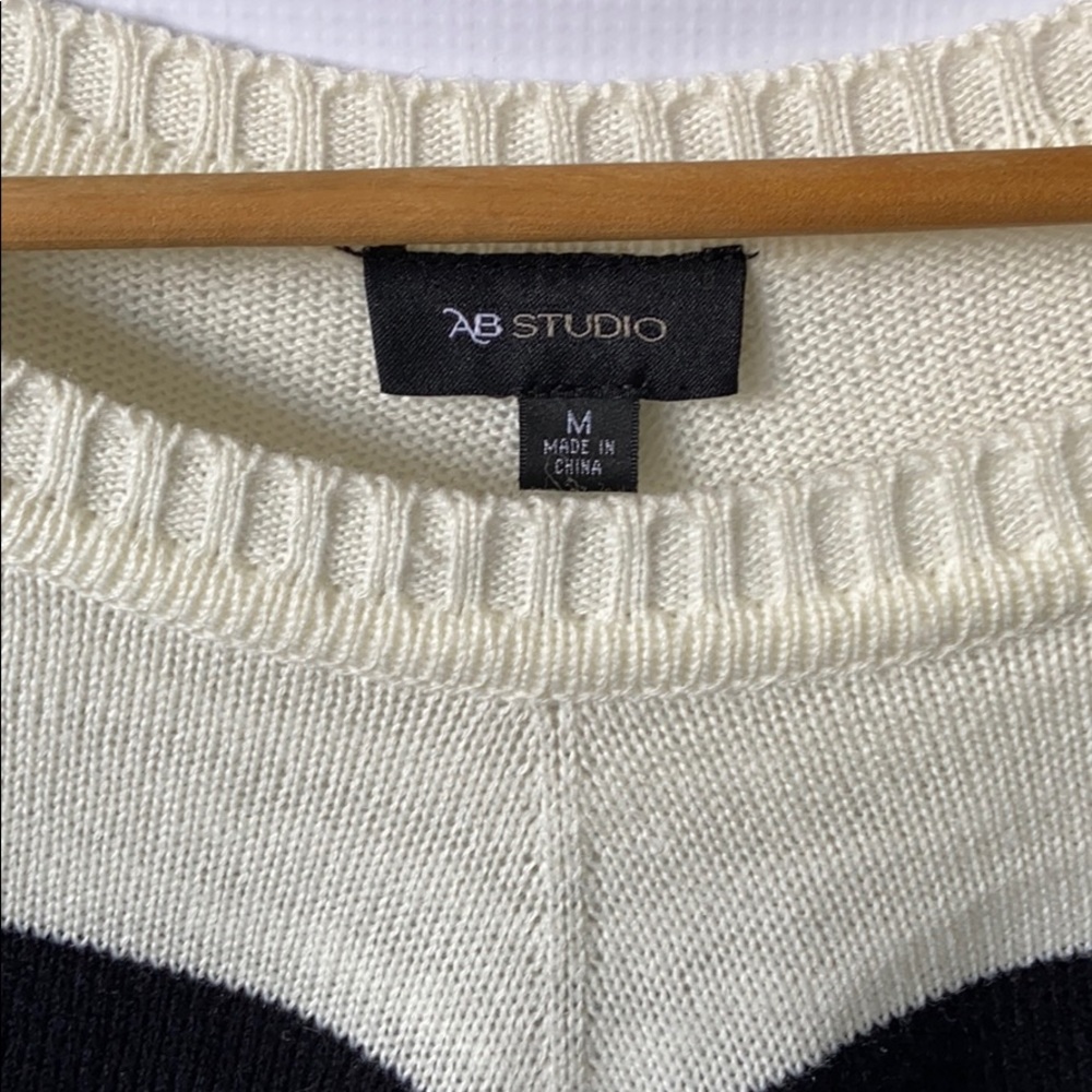 Chevron Pattern Sweater - Picture 2 of 4